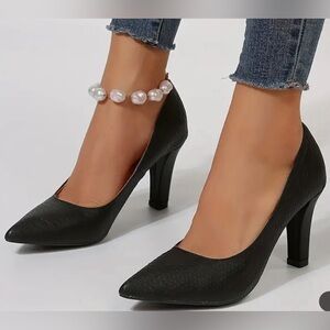 Black patterned pump size 10.5